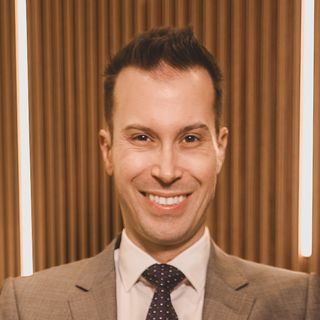 Ampliar imagem: Nilo Amaral, Cirurgião plástico Curitiba