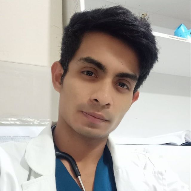 Jusseth Xavier Velasquez Mio, Médico general Lambayeque