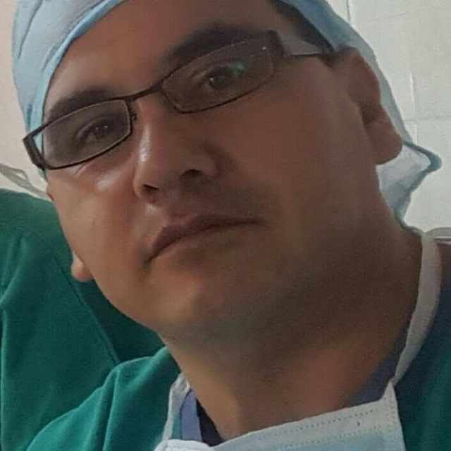 Adelmo Saavedra Azula, Ginecólogo Piura