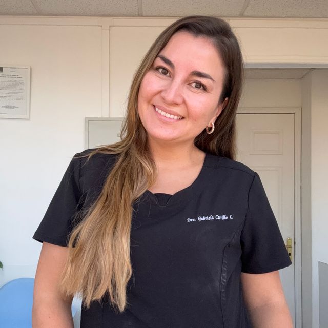 Gabriela  Carrillo Laurie, Dentista Santiago