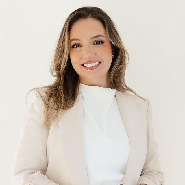 Déborah Castro Ferreira De Oliveira Carvalho, Neurologista Brasília