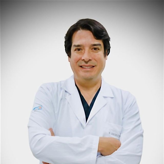 Juan Carlos Izquierdo Villavicencio, Oftalmólogo San Isidro