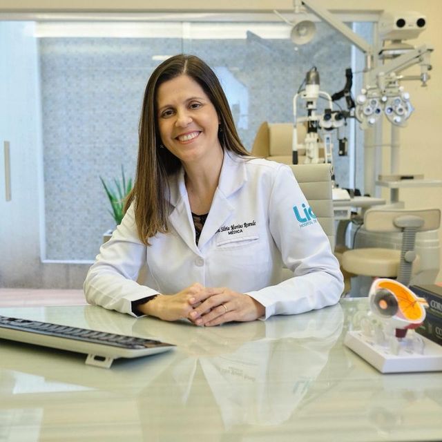 Silvia Martins Resende, Oftalmologista Goiânia