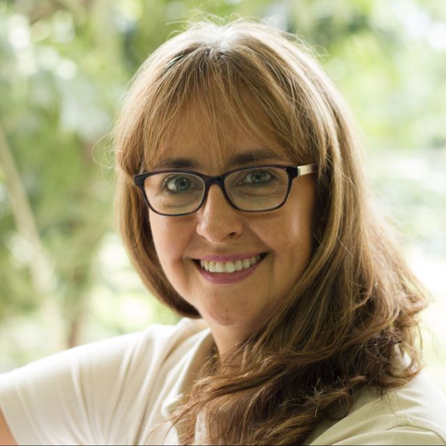 Rosa Emilia Ballesteros Triviño, Odontólogo Cali