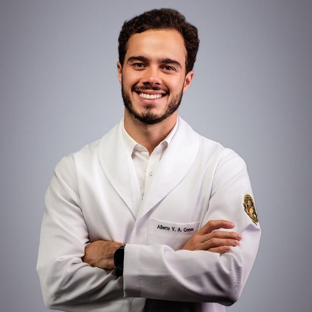 Alberto Vinicius De Almeida Gomes, Médico clínico geral Rio de Janeiro
