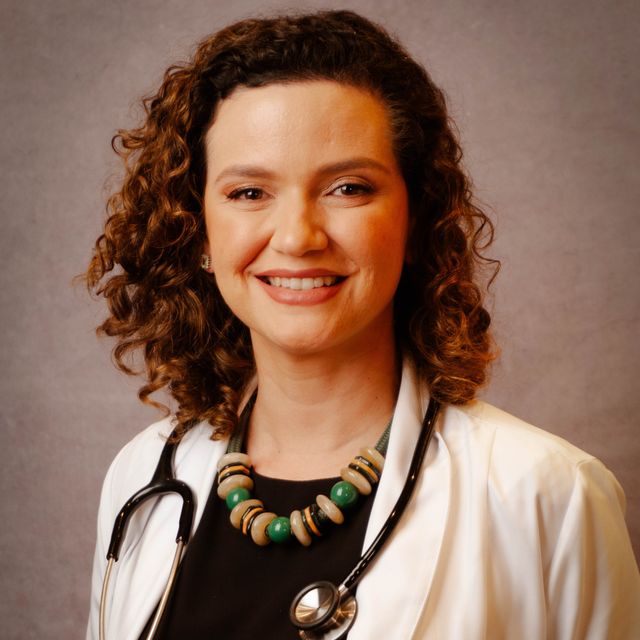 Lívia Capuxim Baptista, Geriatra Niterói