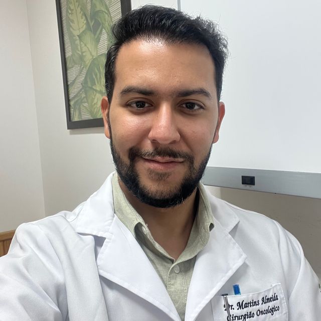 Martins  Almeida, Cirurgião geral Fortaleza