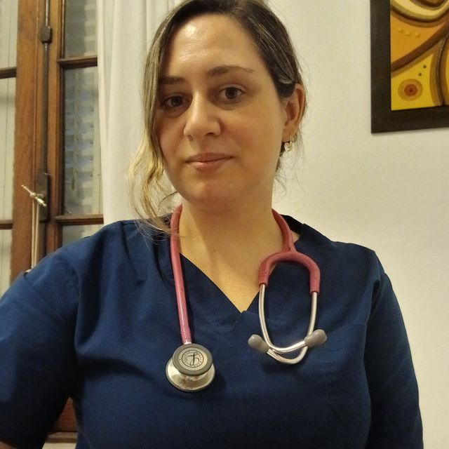 Maria Belén Amoros, Médico general y familiar Banfield