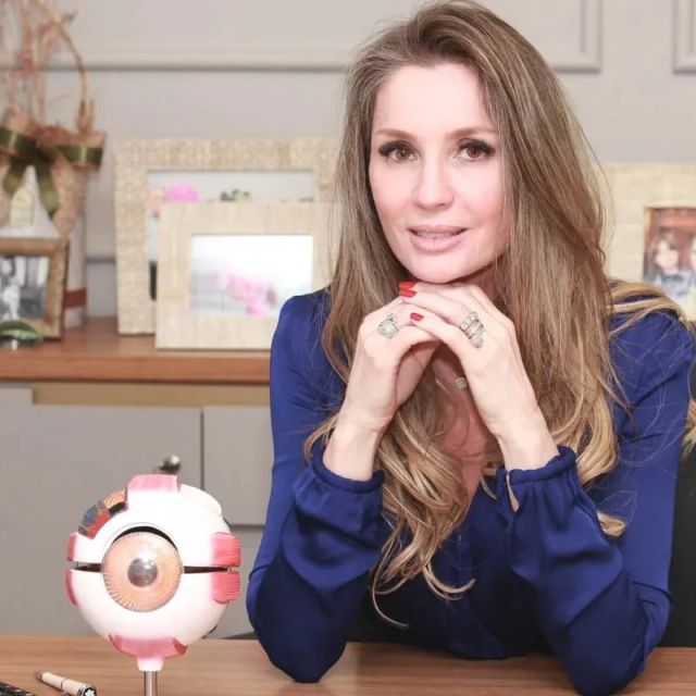 Fernanda  Soubhia Liedtke, Oftalmologista São Vicente