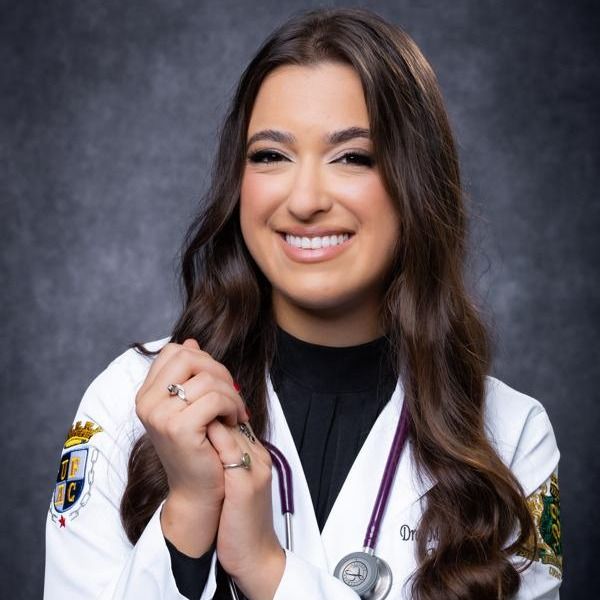 Mariana Alves Rezende, Médico clínico geral Rio de Janeiro