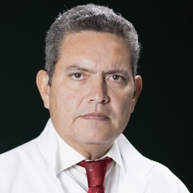 Wander Mendes, Cirurgião plástico Goiânia