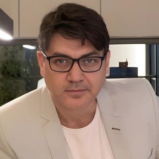 Ampliar imagem: Thiago  Farias, Cirurgião buco-maxilo-facial Salvador