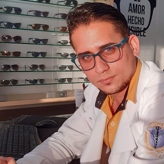 Robert Arias Lopez, Optómetra Bogotá
