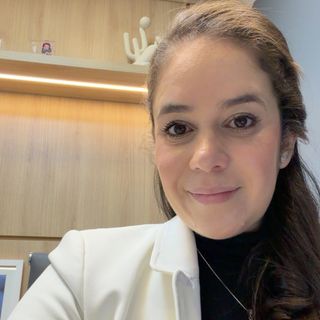 Rebeca  Higino Becker , Cirurgião vascular Moema