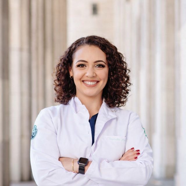 Thabata Shenia Cardelino Costa, Ortopedista - Traumatologista Brasília