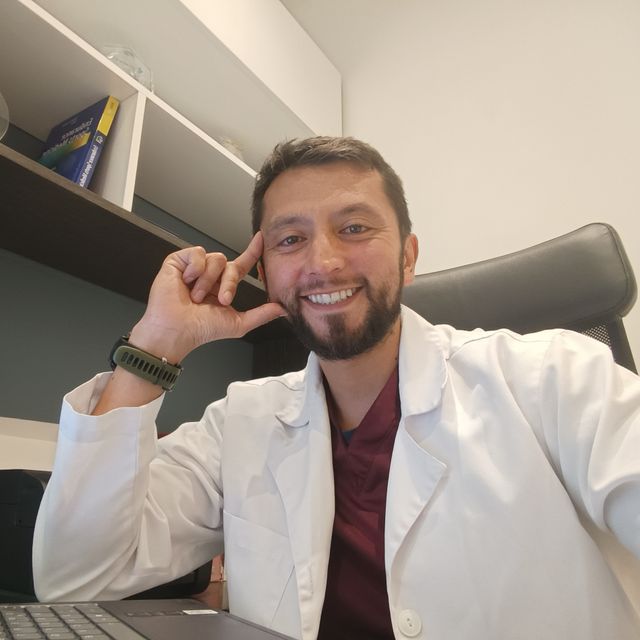 Luis Leonardo  Carvajal, Ortopedista y Traumatólogo Bogotá