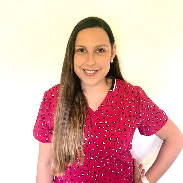 Claudia Pacheco , Dentista Curicó