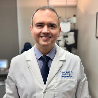 Acercar imagen: Luis Eduardo Navarro Martínez, Oftalmólogo Temuco