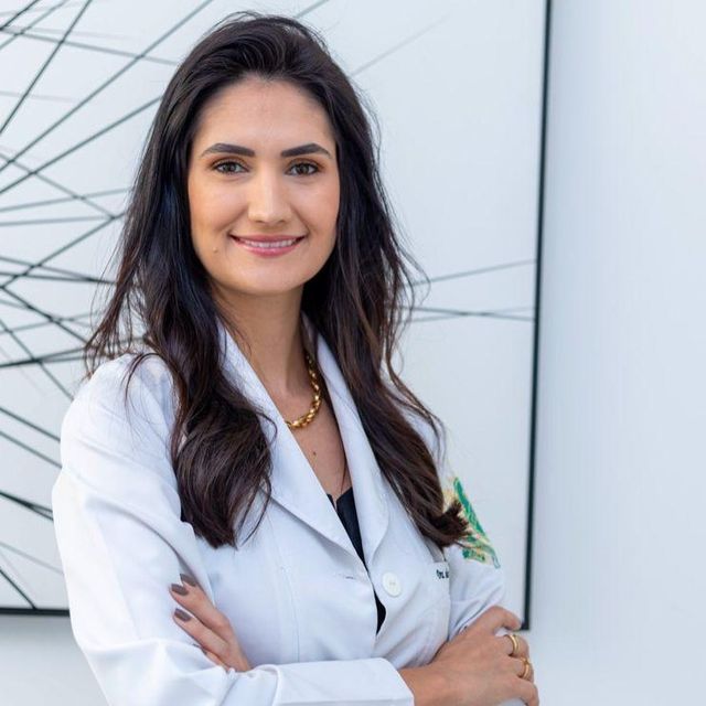 Lais Helena  Oliveira Avelar, Médico clínico geral Carmo do Cajuru