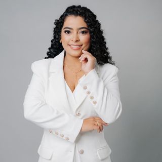 Diana  Alves Santos , Médico clínico geral Montes Claros