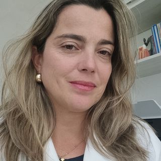 Ampliar imagem: MARCELLE VIDAL, Dentista Nova Lima