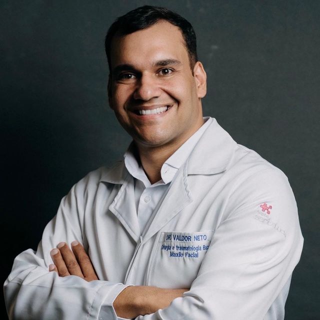 Valdor Araujo Naves Neto, Cirurgião buco-maxilo-facial Brasília