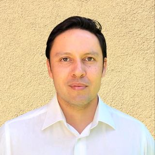 Dr. Gonzalo Andrade Vergara