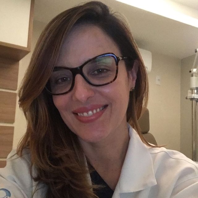 Adriana  Dutra Borges , Oftalmologista Niterói