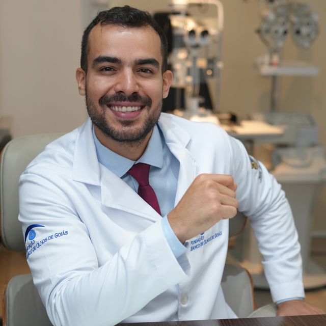 Macaulay Viturino Cardoso, Oftalmologista Goiânia
