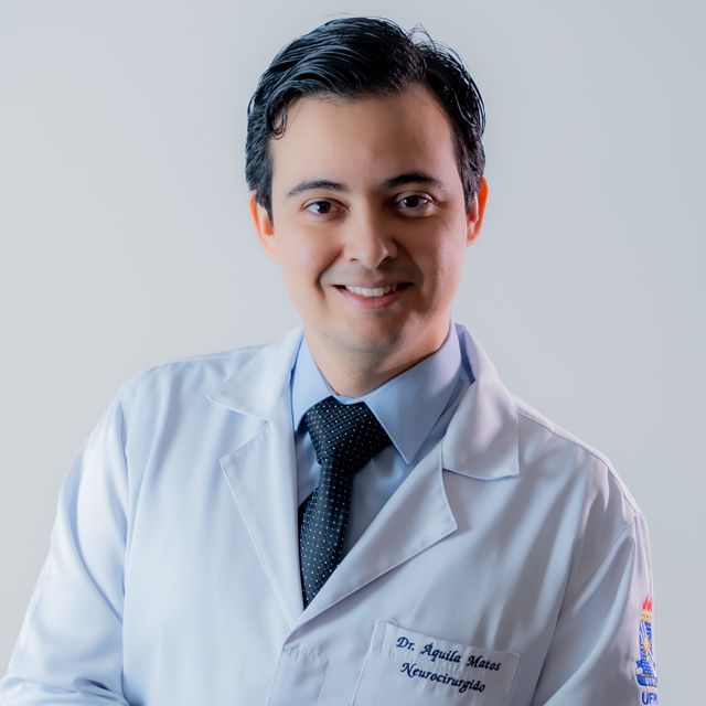 Áquila Matos Soares, Neurocirurgião Fortaleza