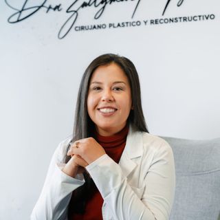 Acercar imagen: Zullymar Karpyn Brito, Cirujano plástico Chillán