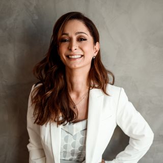 Ampliar imagem: Janyana Deonizio, Dermatologista Curitiba
