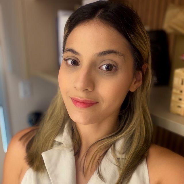 Sarah Carvalho, Especialista em Clínica Médica Maceió
