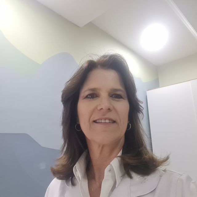 Janine Santos Muller, Pediatra Porto Alegre