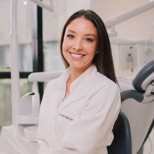 Camila Barrozo, Dentista Curitiba