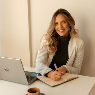 Dra. Paolla Giovanna  Rossito de Magalhaes