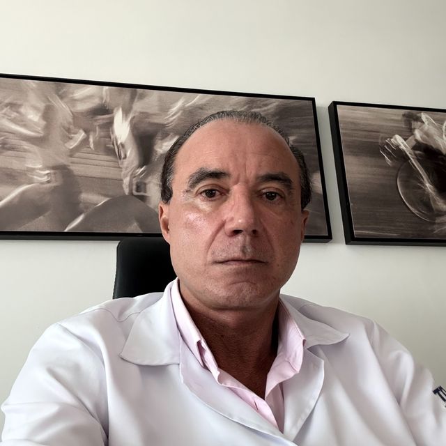 Aricio Queiroz Tavares da Silva, Ortopedista - Traumatologista Londrina