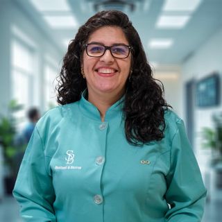 Ampliar imagem: Ana Elisa Sganderla, Médico clínico geral Naviraí