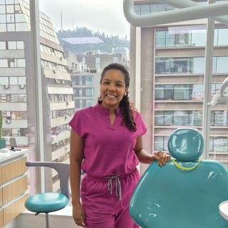Acercar imagen: Amelymar Jimenez, Dentista Santiago