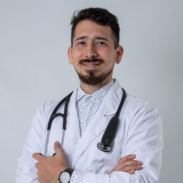 Juan Pablo Hernández Oavlle, Especialista en Medicina Familiar Pereira