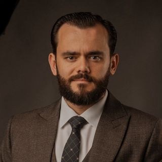 Ampliar imagem: Auro De Andrade Filho, Cirurgião plástico São Carlos