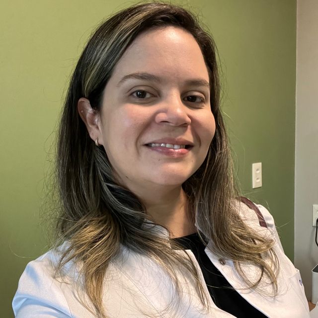 Carolina Salles De Andrade Carrera, Neurologista Salvador
