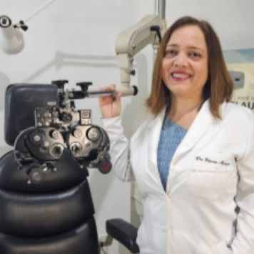 Edivania Dos Santos Menegussi, Oftalmologista Duque de Caxias