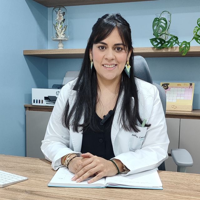 Marcela Contreras, Urólogo Medellín
