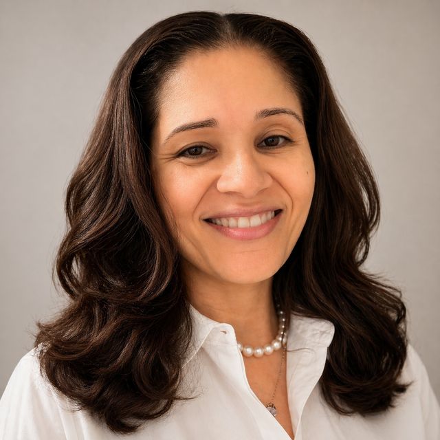 Elisa  Oliveira , Gastroenterologista Brasília