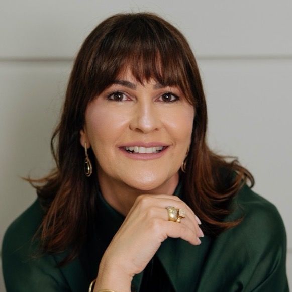 Sirley Andréia Amaral Tonussi, Dermatologista Carandaí