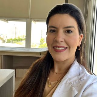 Dra. Lara Ribeiro Teixeira
