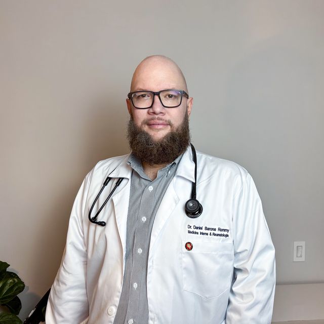 Daniel Barona Rommy, Reumatólogo Cali