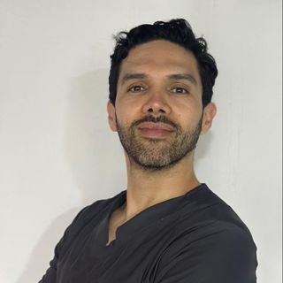 Acercar imagen: Julian Andres Ayala Bedoya, Ortopedista y Traumatólogo Medellín