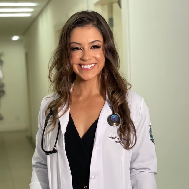Theodora  Araújo, Médico clínico geral Pelotas